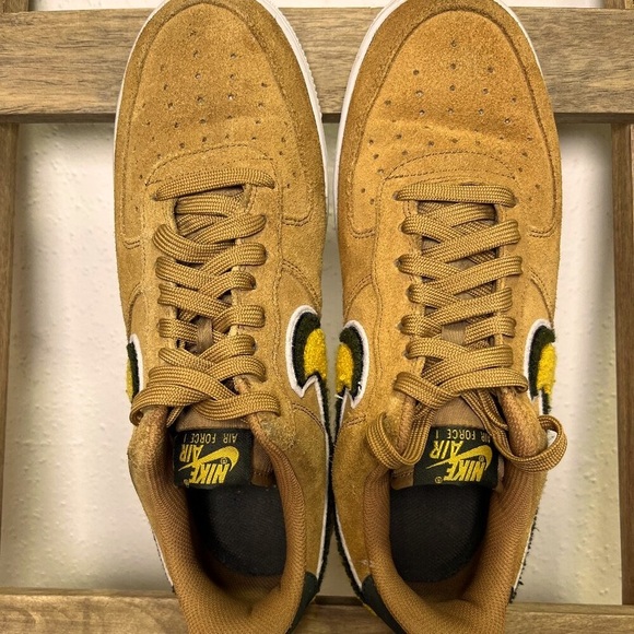 The Nike Air Force 1 Low 3D Chenille Swoosh “Muted Bronze - Picture 1 of 5